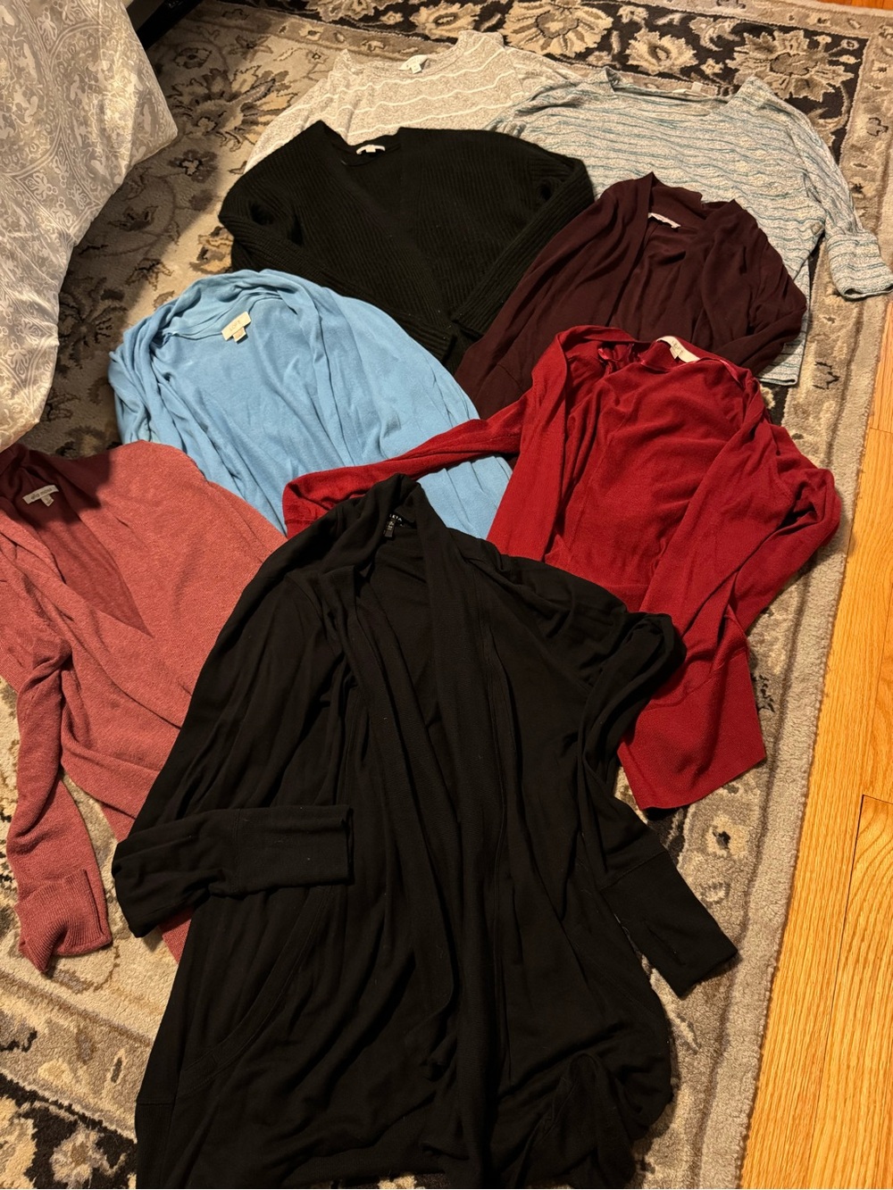 Women’s Bundle of 8 sweaters, size S